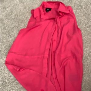 Button down collared sleeveless blouse